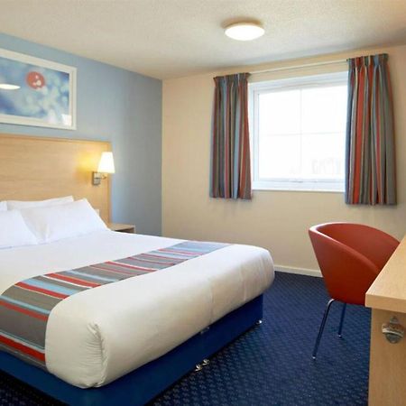 Travelodge Newbury Tot Hill Highclere Екстериор снимка