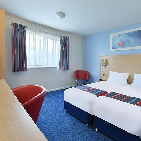 Travelodge Newbury Tot Hill Highclere Стая снимка