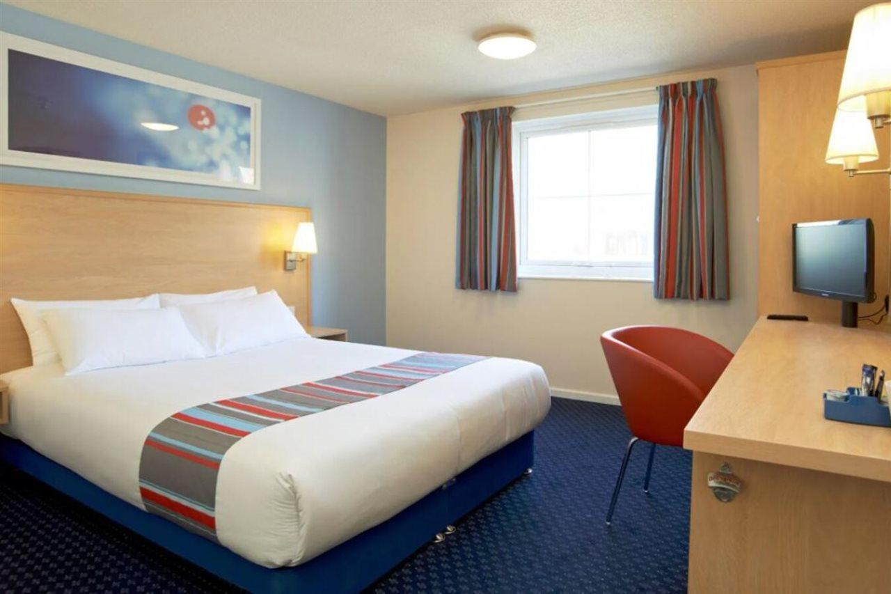 Travelodge Newbury Tot Hill Highclere Екстериор снимка