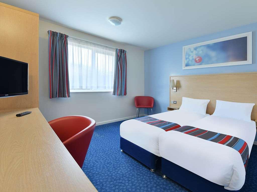 Travelodge Newbury Tot Hill Highclere Стая снимка