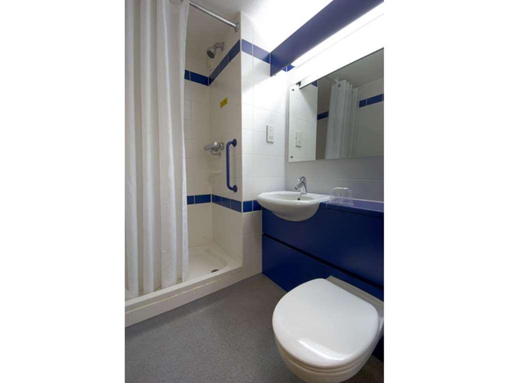 Travelodge Newbury Tot Hill Highclere Екстериор снимка