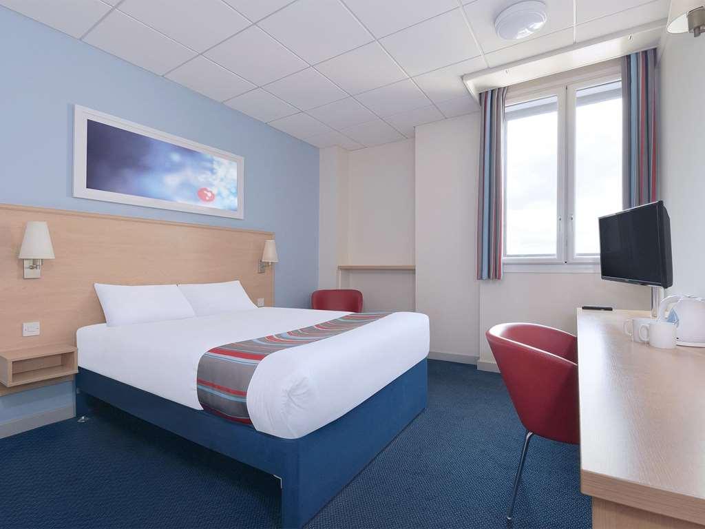 Travelodge Newbury Tot Hill Highclere Стая снимка