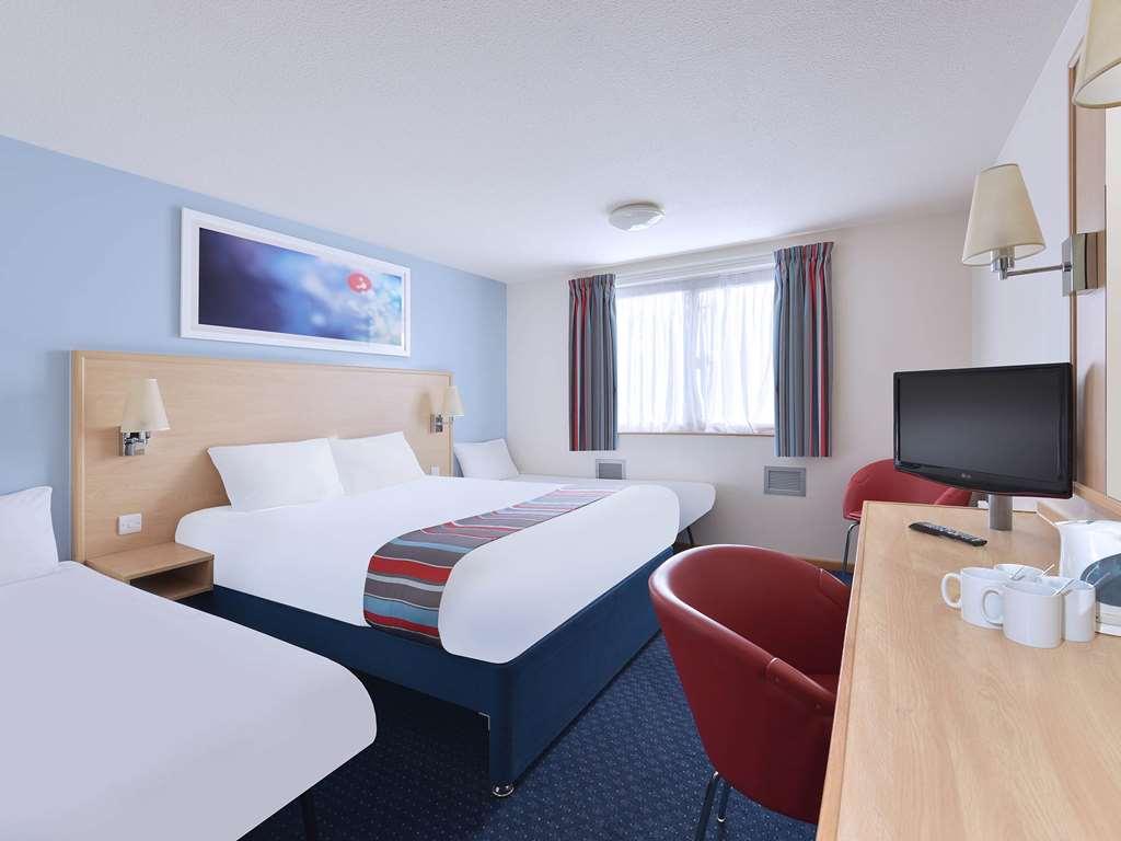 Travelodge Newbury Tot Hill Highclere Стая снимка