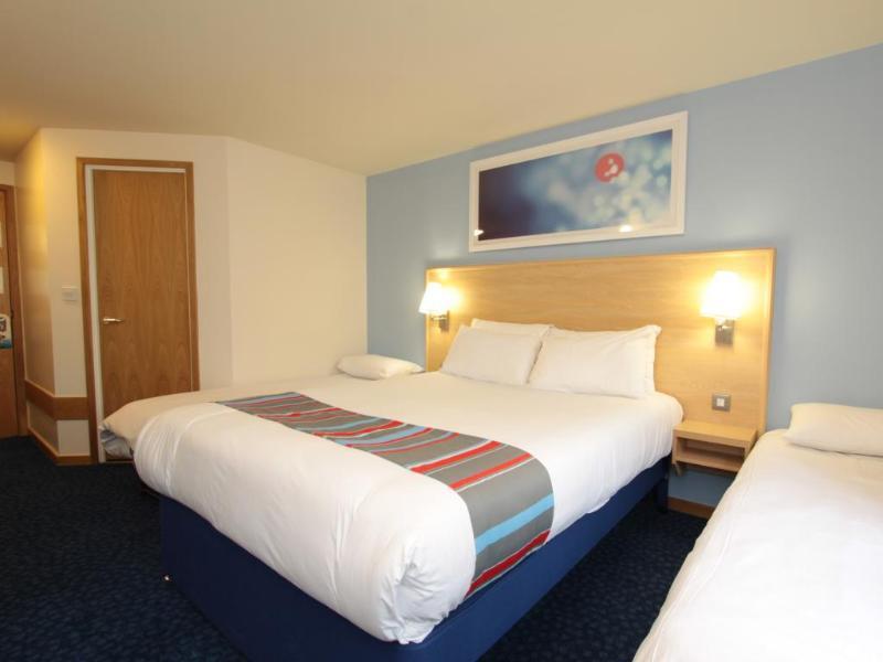 Travelodge Newbury Tot Hill Highclere Екстериор снимка