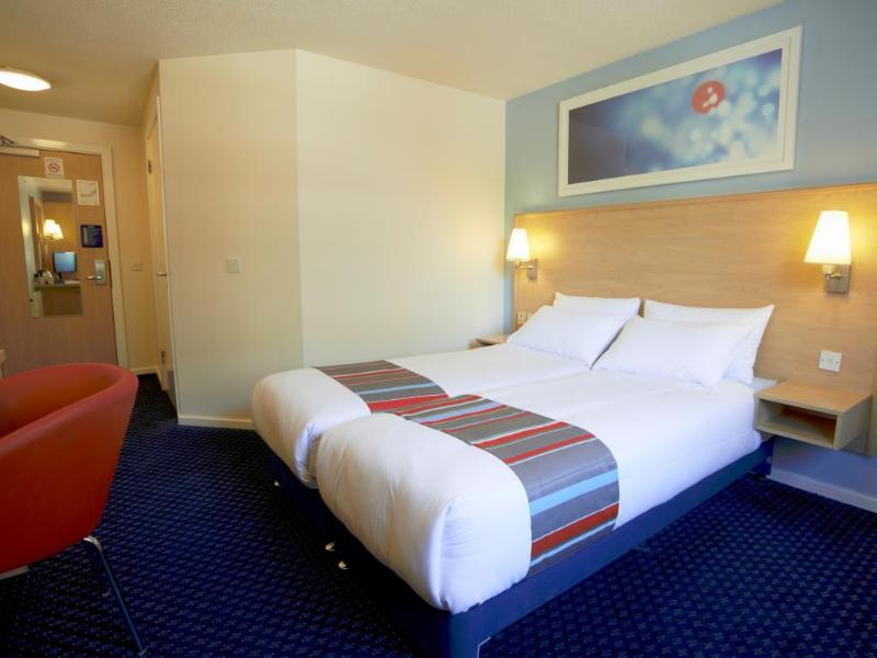 Travelodge Newbury Tot Hill Highclere Екстериор снимка