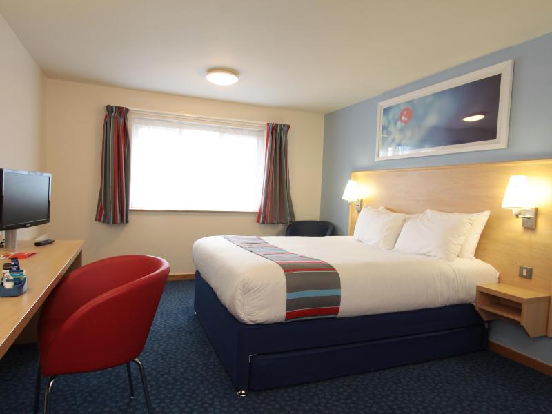 Travelodge Newbury Tot Hill Highclere Екстериор снимка